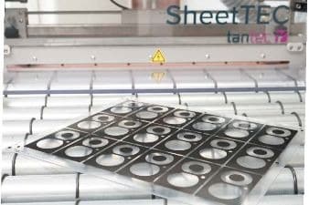 SheetTEC verbessert die Oberflächenspannung und Adhäsion von Acryl, Polycarbonat und Glas