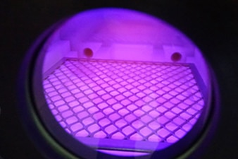Vakuum-Plasmabehandlung von Kathetern vor der Beschichtung verbessert Adhäsion